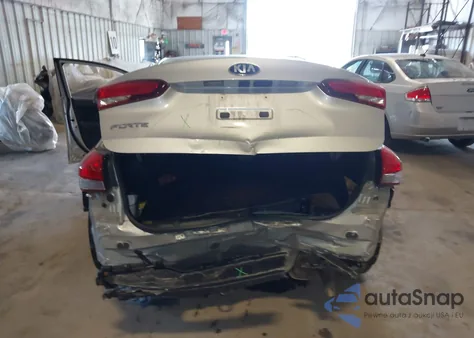 2018 Kia Forte Lx z USA, uszkodzony, nr VIN 3KPFK4A79JE234542
